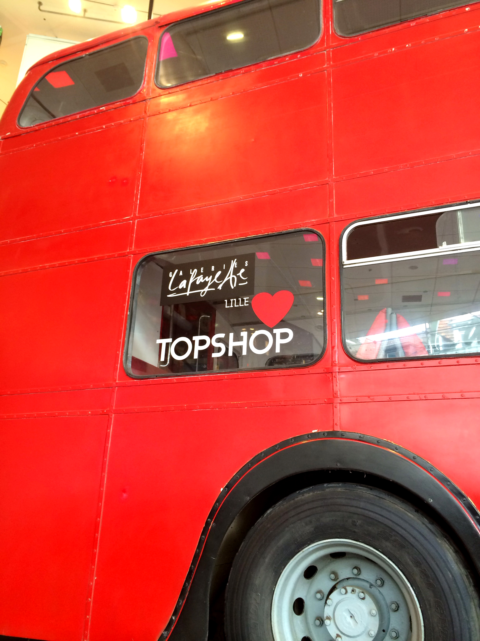 The Red Bus - Kate Moss - Topshop - Galeries Lafayette - Lille